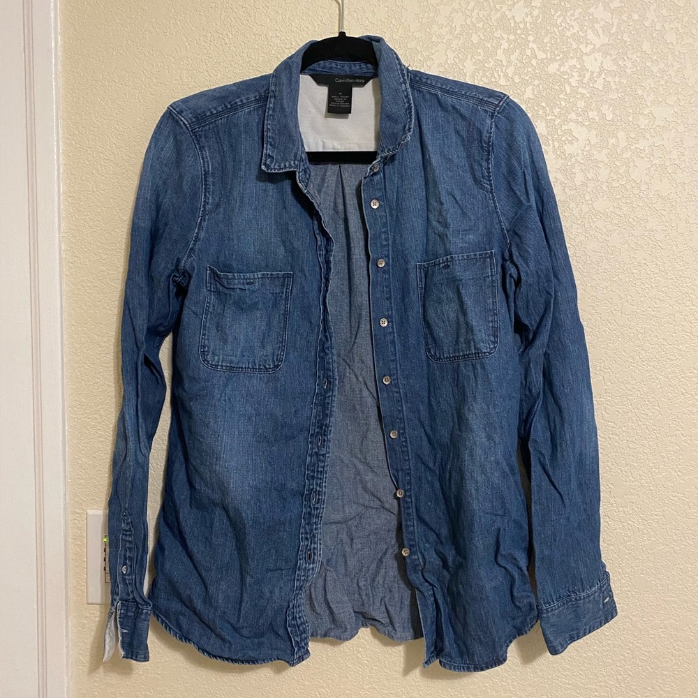 DENIM // button up 💙 - Picture 2 of 5